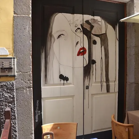 Flat With Balcony At Downtown By Farmers Market דירה פונשל