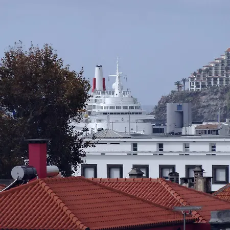 Flat With Balcony At Downtown By Farmers Market דירה *