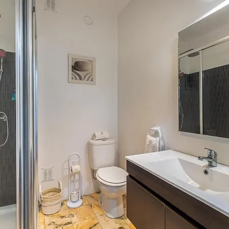 Flat With Balcony At Downtown By Farmers Market Apartmán *
