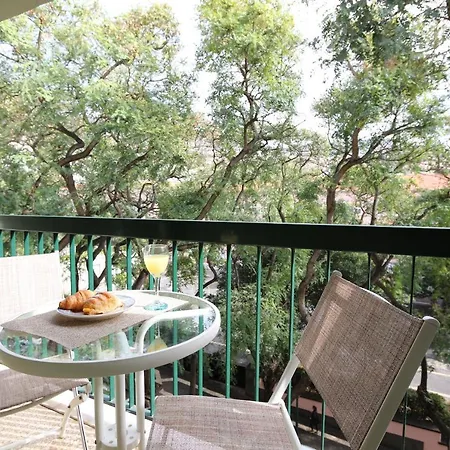 Flat With Balcony At Downtown By Farmers Market 푼샬