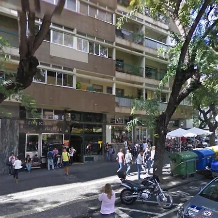 Flat With Balcony At Downtown By Farmers Market 아파트