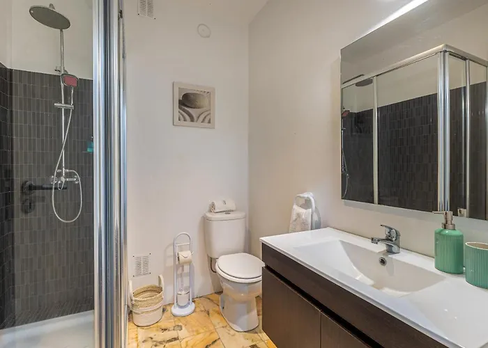 Flat With Balcony At Downtown By Farmers Market Apartmán *